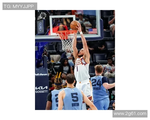 布克NBA生涯总得分突破17300分荣登历史得分榜前100名 布克NBA生涯总得分突破17300分荣登历史得分榜前100名
